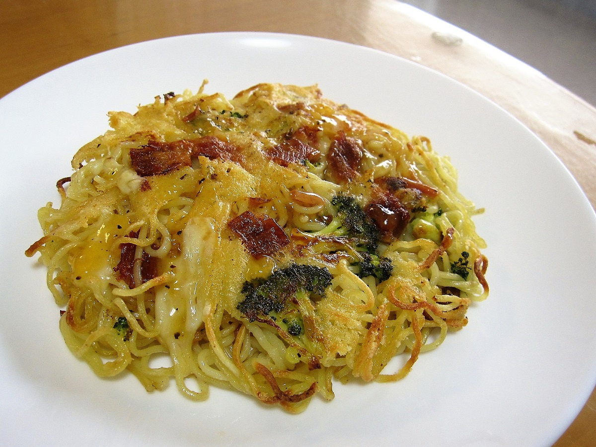 厚切りベーコンと焼きそばのカリカリチーズ焼き みんなの缶つま 缶つま倶楽部